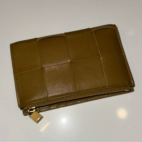 Bottega Veneta Medium Cassette Bi-Fold Zip Wallet - Picture 8 of 8